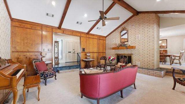 120 Hickory Street, Huntsville, TX 77320