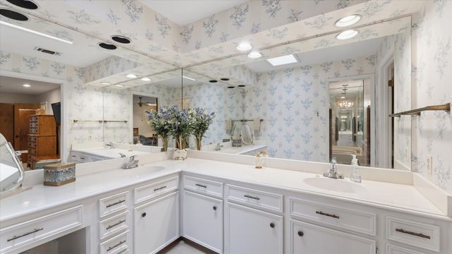 120 Hickory Street, Huntsville, TX 77320