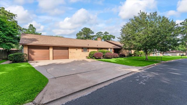 120 Hickory Street, Huntsville, TX 77320