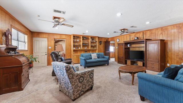 120 Hickory Street, Huntsville, TX 77320