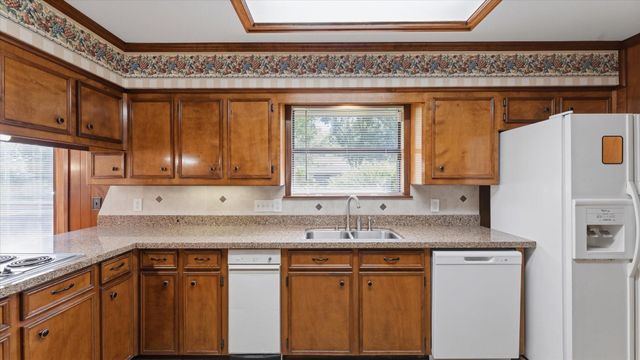 120 Hickory Street, Huntsville, TX 77320