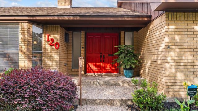 120 Hickory Street, Huntsville, TX 77320