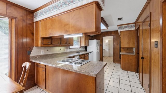 120 Hickory Street, Huntsville, TX 77320