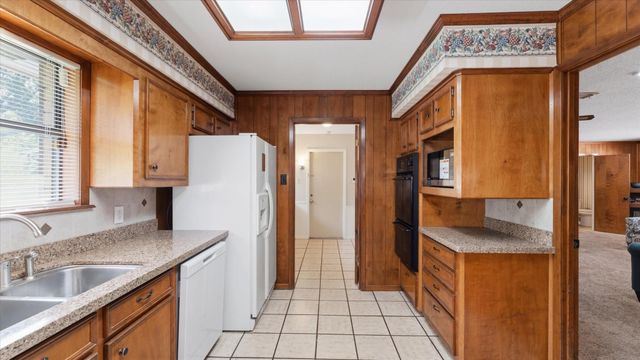 120 Hickory Street, Huntsville, TX 77320