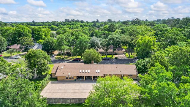 120 Hickory Street, Huntsville, TX 77320
