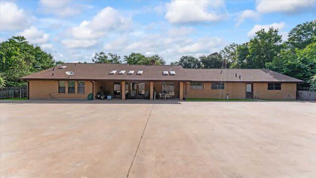 120 Hickory Street, Huntsville, TX 77320