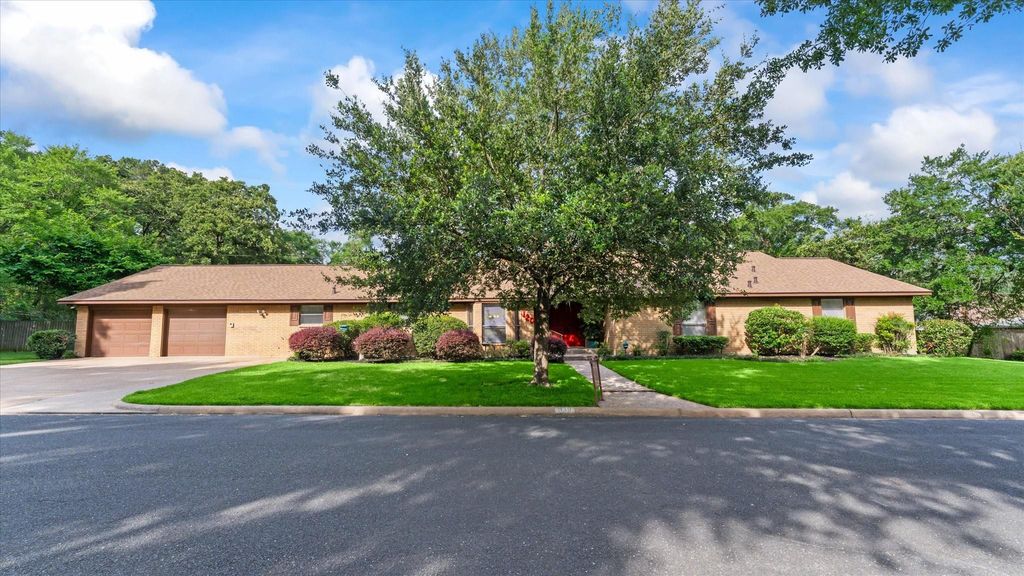 120 Hickory Street, Huntsville, TX 77320