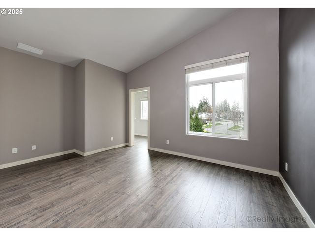 3732 Se CENTIFOLIA Ave, Hillsboro, OR 97123