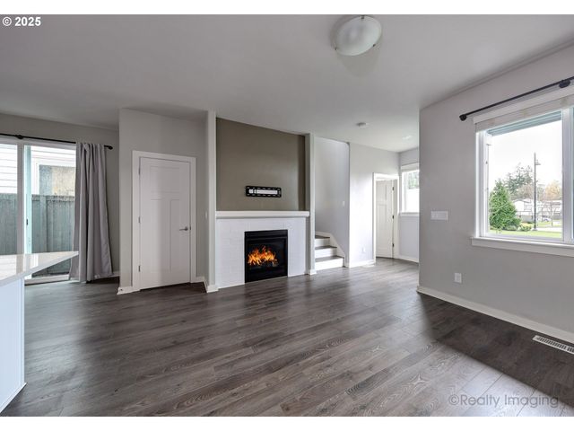 3732 Se CENTIFOLIA Ave, Hillsboro, OR 97123