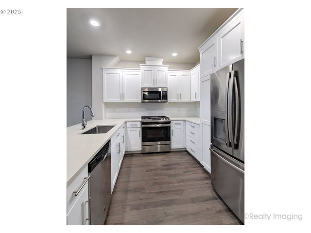 3732 Se CENTIFOLIA Ave, Hillsboro, OR 97123