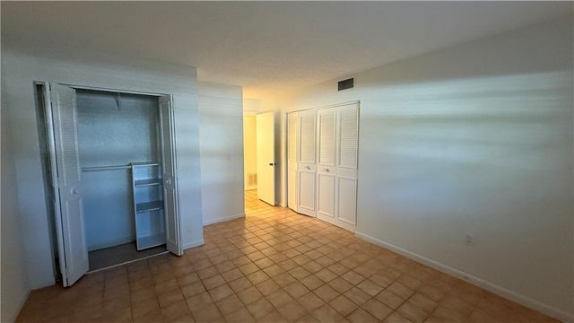 900 Jasmine Lane 102A, Vero Beach, FL 32963