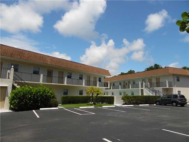 900 Jasmine Lane 102A, Vero Beach, FL 32963