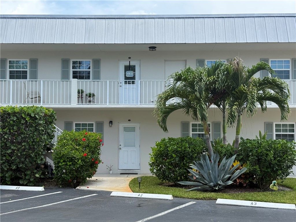 900 Jasmine Lane 102A, Vero Beach, FL 32963