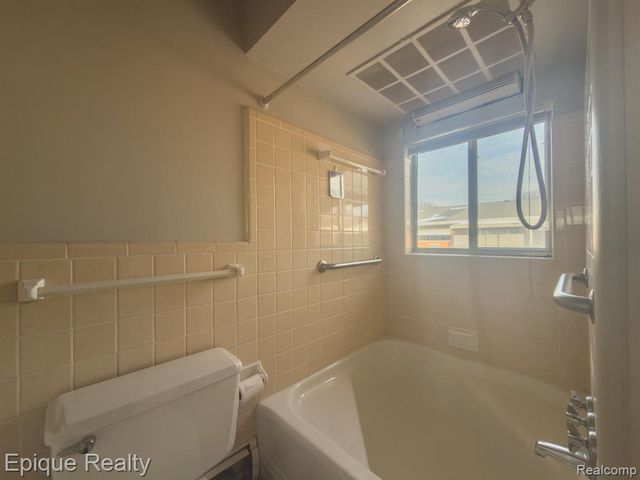 2121 Clawson Avenue 205, Royal Oak, MI 48073