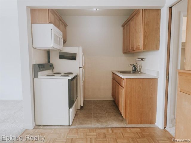 2121 Clawson Avenue 205, Royal Oak, MI 48073