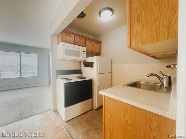 2121 Clawson Avenue 205, Royal Oak, MI 48073