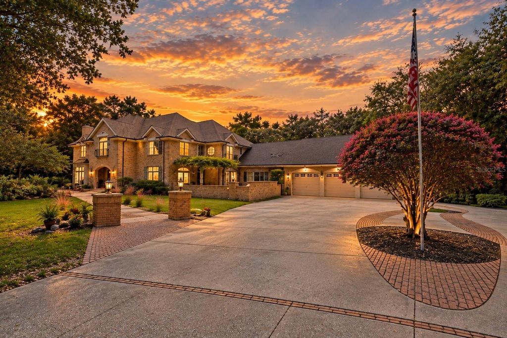 Image 2 of property listing at 5037 WILLOW OAK LANE, Spring Hill, FL 34607
