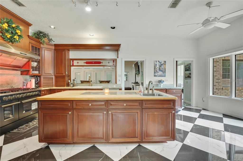 Image 19 of property listing at 5037 WILLOW OAK LANE, Spring Hill, FL 34607