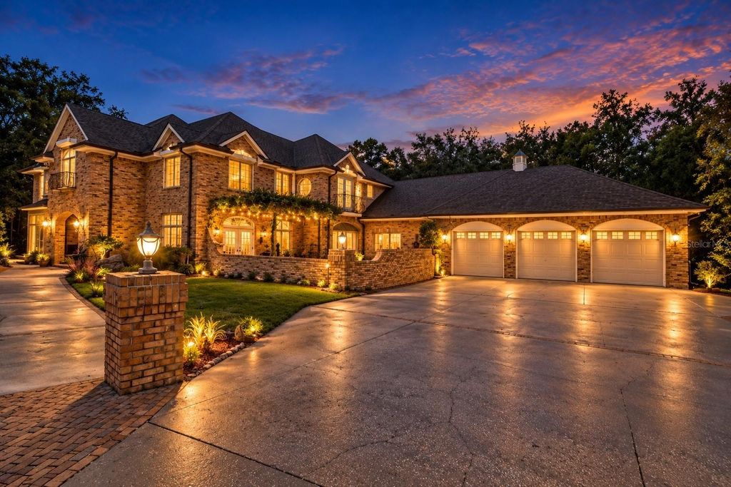 Image 3 of property listing at 5037 WILLOW OAK LANE, Spring Hill, FL 34607