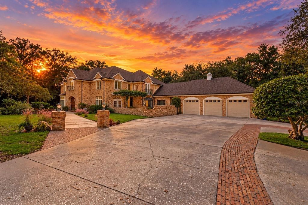Image 4 of property listing at 5037 WILLOW OAK LANE, Spring Hill, FL 34607
