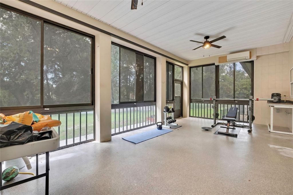 Image 40 of property listing at 5037 WILLOW OAK LANE, Spring Hill, FL 34607