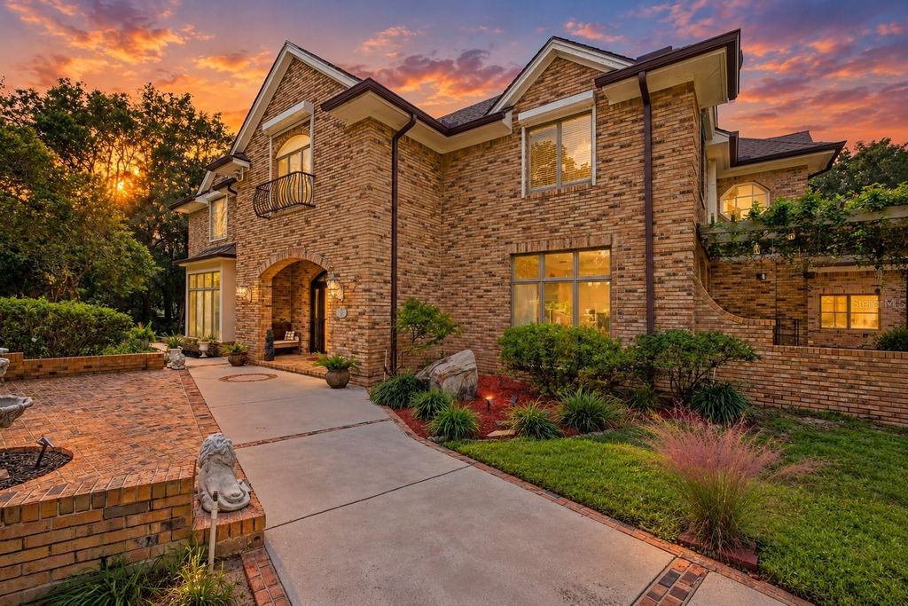 Image 5 of property listing at 5037 WILLOW OAK LANE, Spring Hill, FL 34607