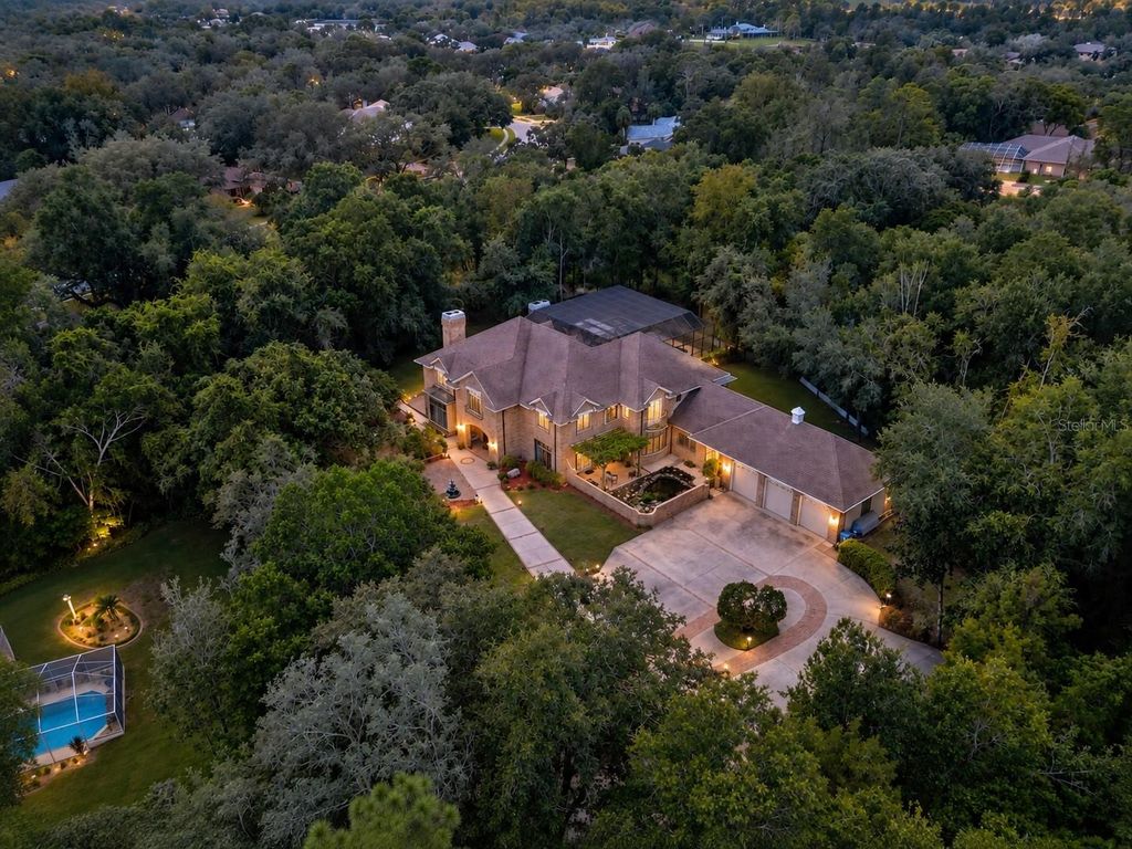 Image 6 of property listing at 5037 WILLOW OAK LANE, Spring Hill, FL 34607