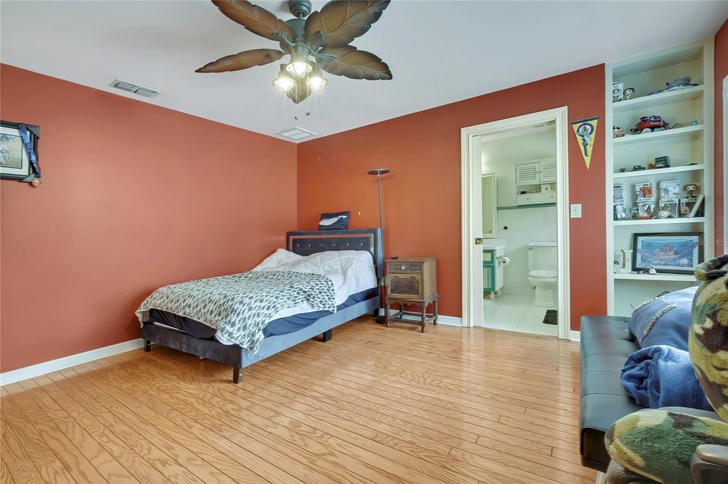 Image 61 of property listing at 5037 WILLOW OAK LANE, Spring Hill, FL 34607