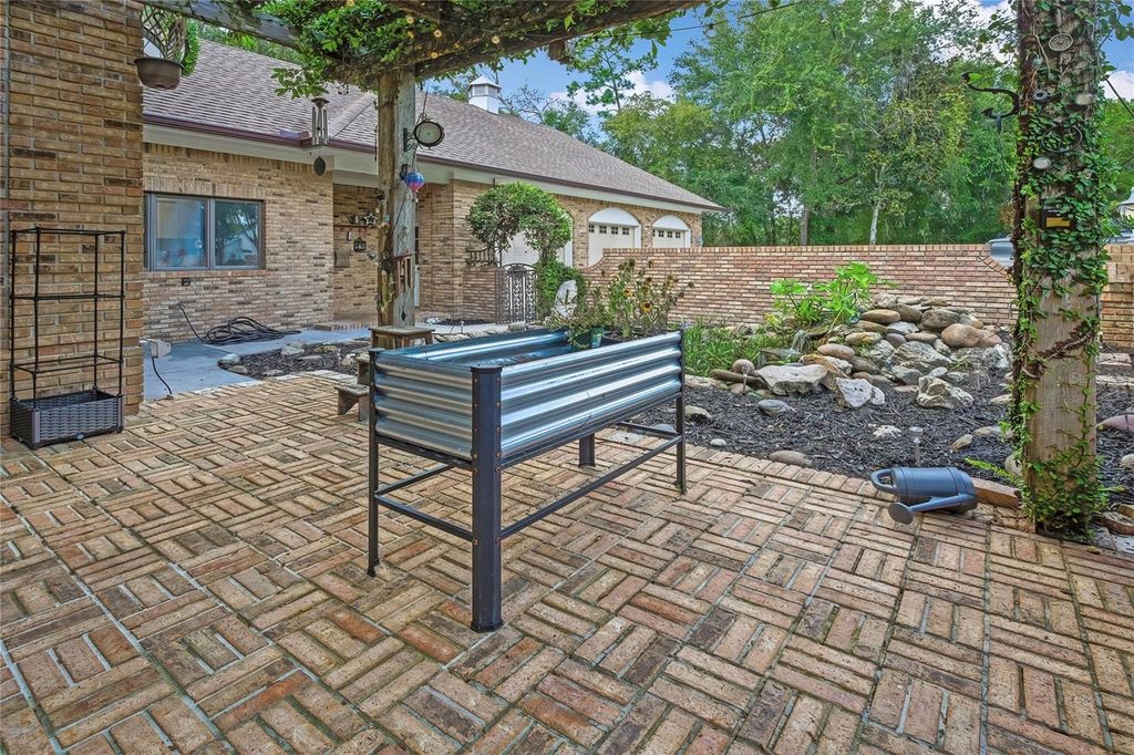 Image 68 of property listing at 5037 WILLOW OAK LANE, Spring Hill, FL 34607