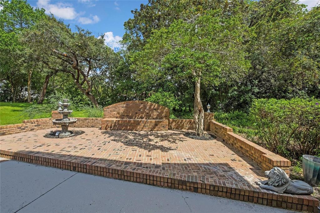 Image 85 of property listing at 5037 WILLOW OAK LANE, Spring Hill, FL 34607