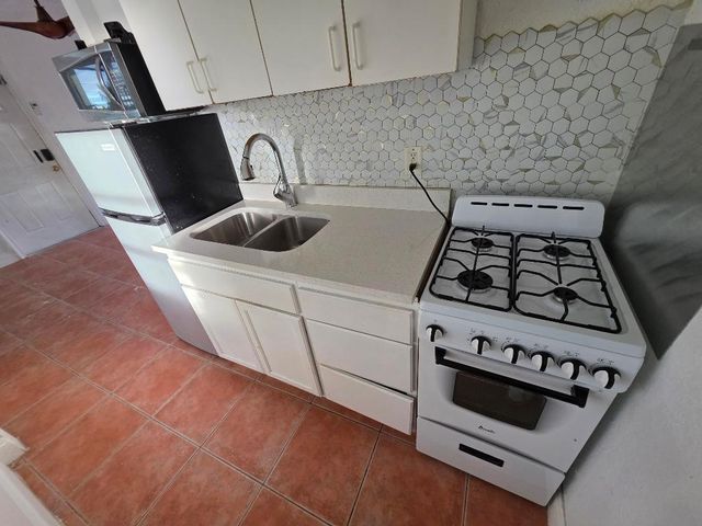 803 Selkirk Street, West Palm Beach, FL 33405