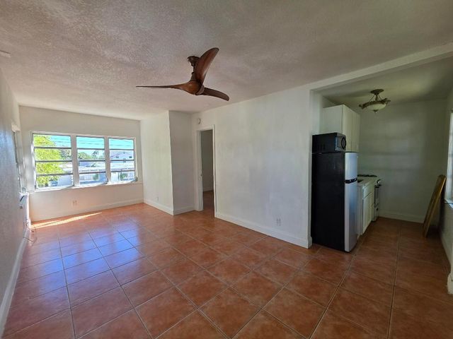 803 Selkirk Street, West Palm Beach, FL 33405