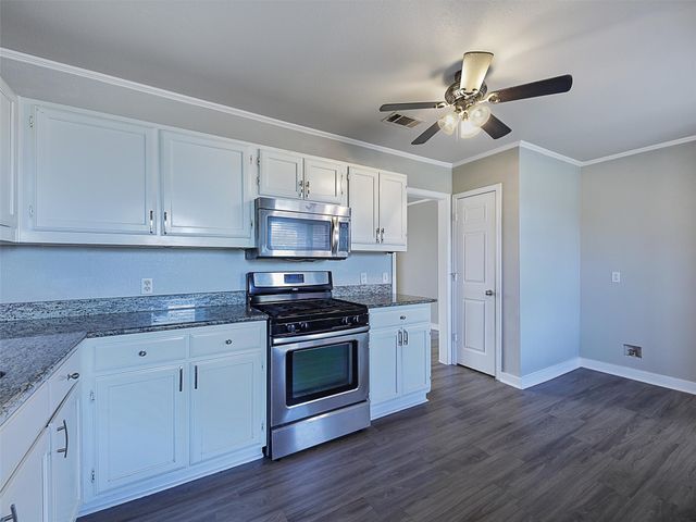 707 Doris Lane, Gunter, TX 75058