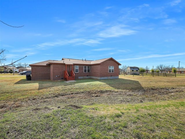 707 Doris Lane, Gunter, TX 75058