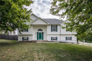 1701 SE Ridgewood Drive, Blue Springs, MO 64014