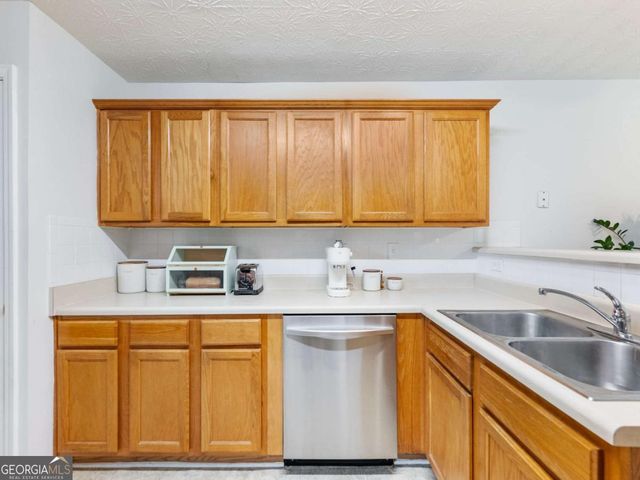 835 Winding Grove Lane, Loganville, GA 30052