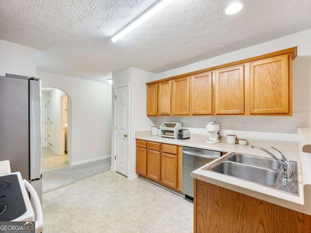 835 Winding Grove Lane, Loganville, GA 30052