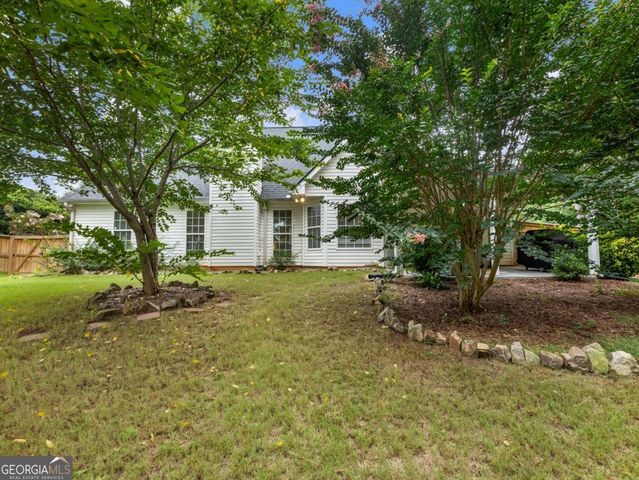 835 Winding Grove Lane, Loganville, GA 30052