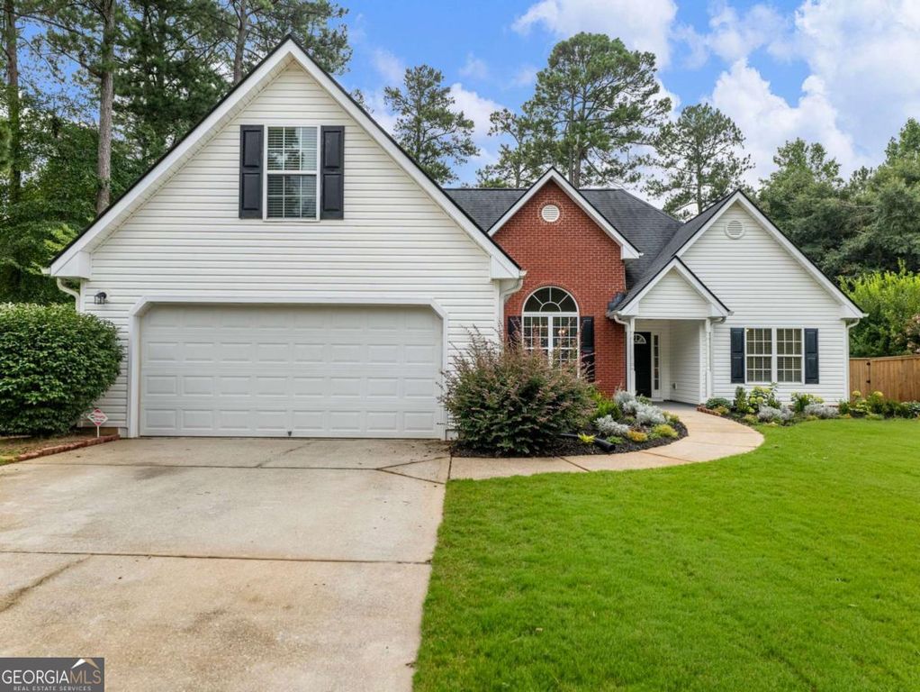 835 Winding Grove Lane, Loganville, GA 30052