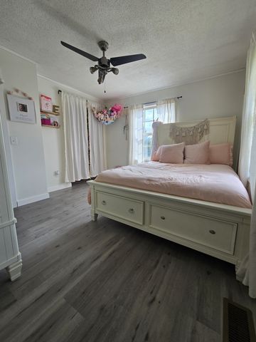 55 19th St, Tracy City, TN 37387