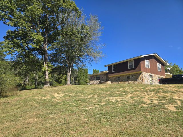 55 19th St, Tracy City, TN 37387