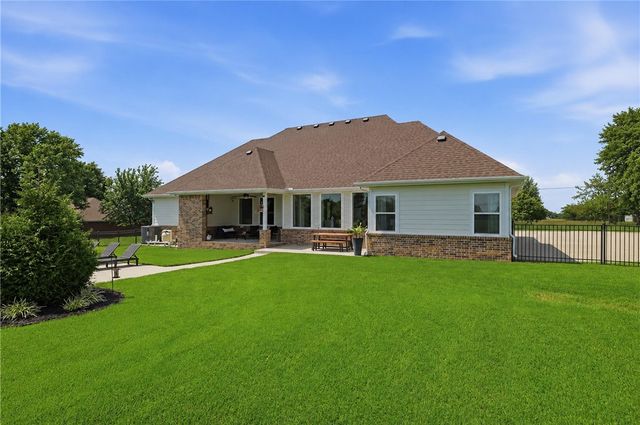 13615 Bethel Blacktop Road, Farmington, AR 72730