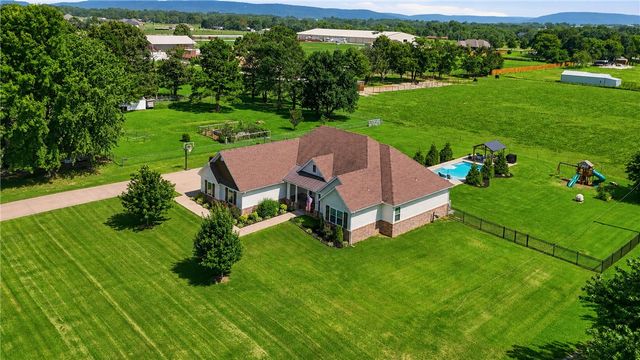 13615 Bethel Blacktop Road, Farmington, AR 72730