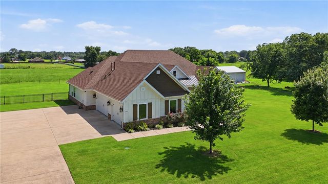 13615 Bethel Blacktop Road, Farmington, AR 72730