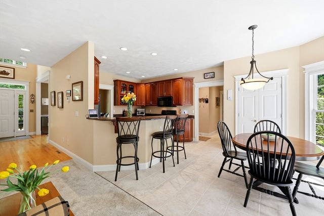 8 Wintergreen Cir, Southwick, MA 01077