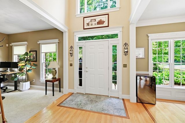 8 Wintergreen Cir, Southwick, MA 01077