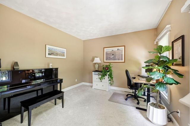8 Wintergreen Cir, Southwick, MA 01077