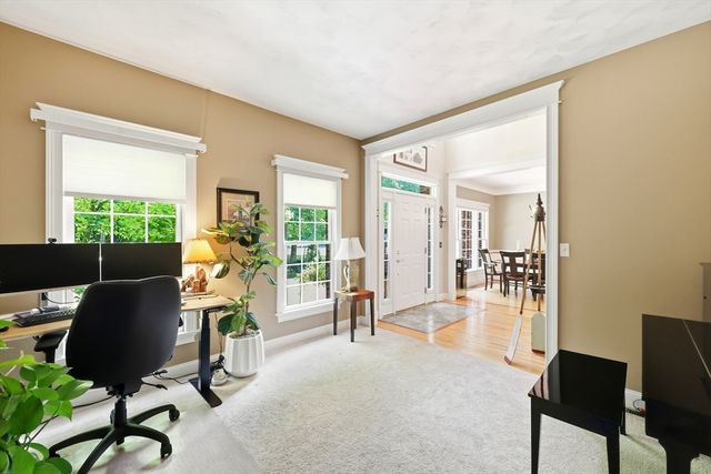 8 Wintergreen Cir, Southwick, MA 01077