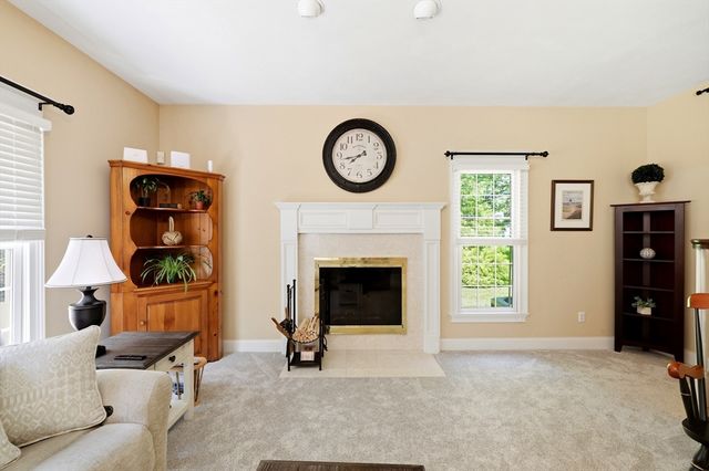 8 Wintergreen Cir, Southwick, MA 01077