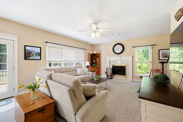 8 Wintergreen Cir, Southwick, MA 01077